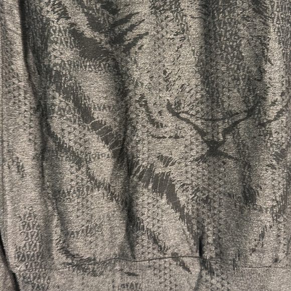 Super fun, tiger print long sleeve lightweight sweater. - Picture 4 of 6